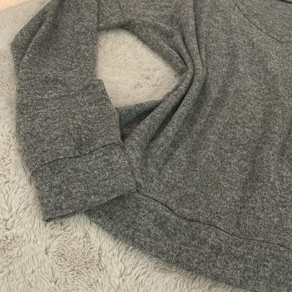 Long sleeve lightweight sweater, Cabin Fever, size medium - Picture 3 of 5